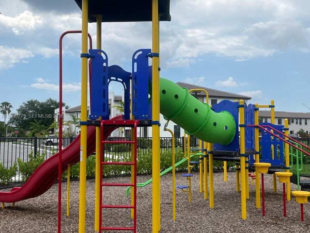 784 NE 206th Ter 784, Miami, FL 33179