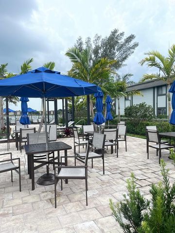 784 NE 206th Ter 784, Miami, FL 33179