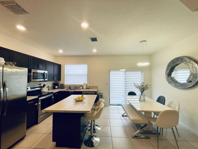 784 NE 206th Ter 784, Miami, FL 33179