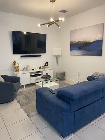 784 NE 206th Ter 784, Miami, FL 33179