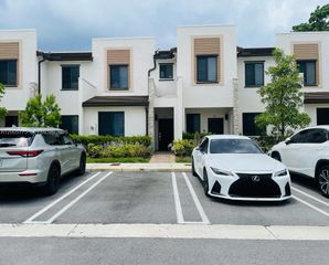 784 NE 206th Ter 784, Miami, FL 33179