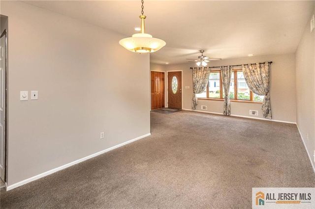 10 Eardley Road, Edison, NJ 08817