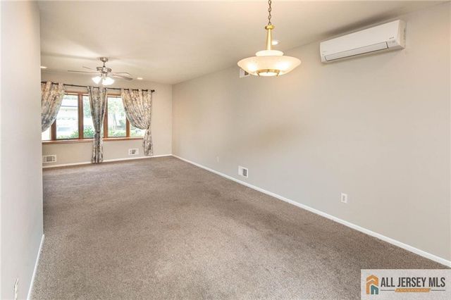 10 Eardley Road, Edison, NJ 08817