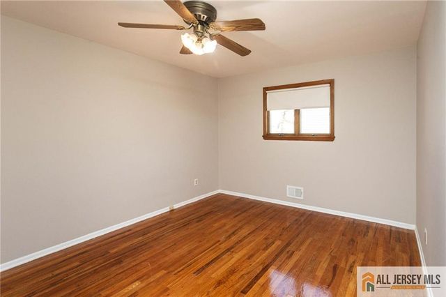 10 Eardley Road, Edison, NJ 08817