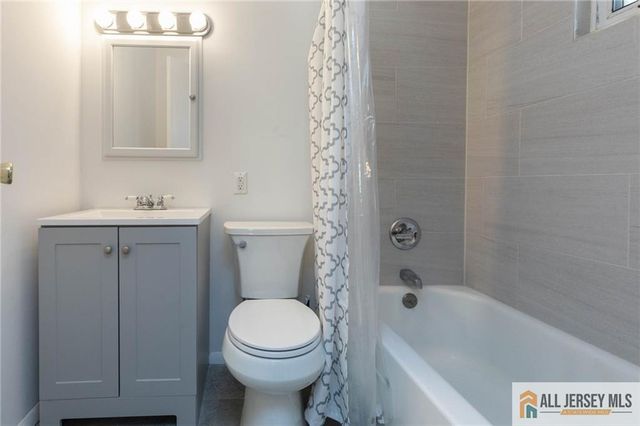 10 Eardley Road, Edison, NJ 08817