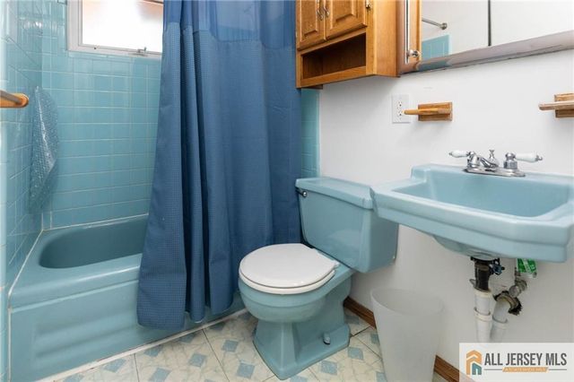 10 Eardley Road, Edison, NJ 08817