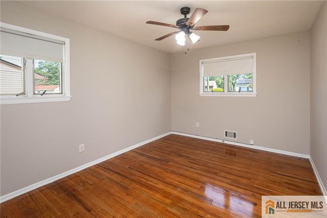 10 Eardley Road, Edison, NJ 08817