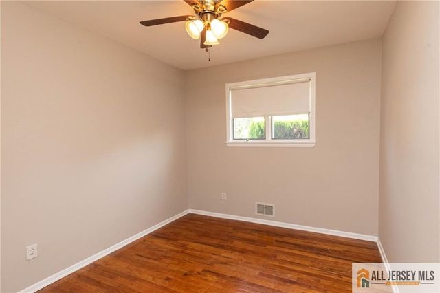 10 Eardley Road, Edison, NJ 08817