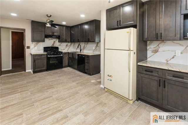 10 Eardley Road, Edison, NJ 08817