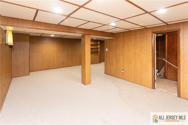 10 Eardley Road, Edison, NJ 08817