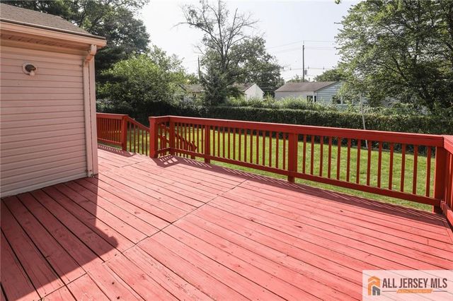 10 Eardley Road, Edison, NJ 08817