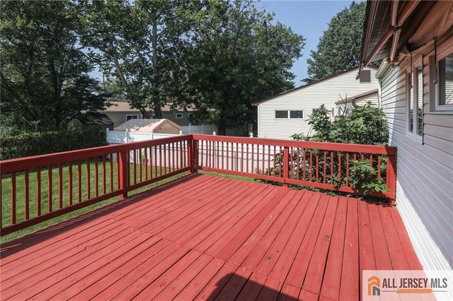 10 Eardley Road, Edison, NJ 08817