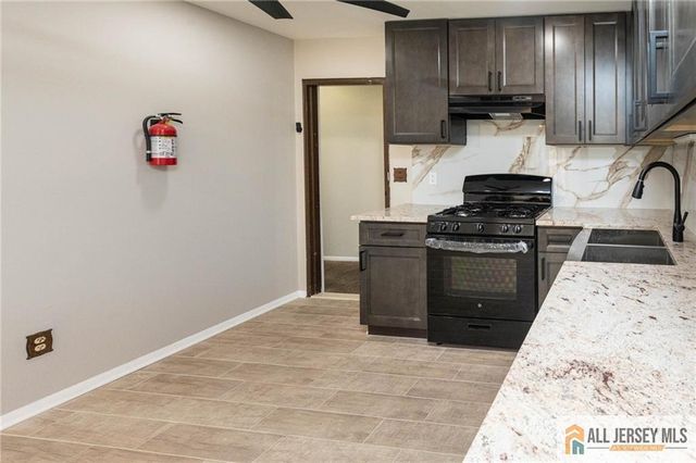 10 Eardley Road, Edison, NJ 08817