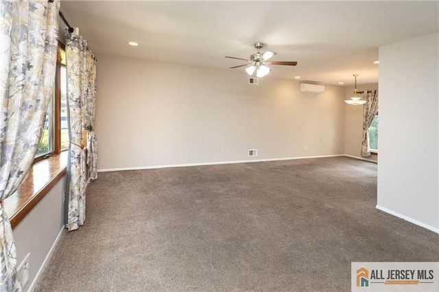 10 Eardley Road, Edison, NJ 08817