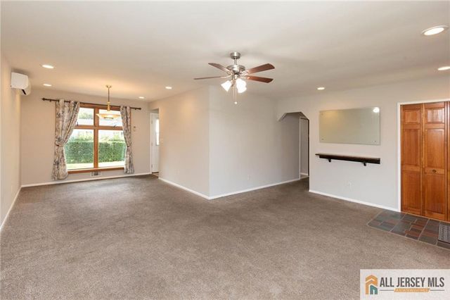10 Eardley Road, Edison, NJ 08817