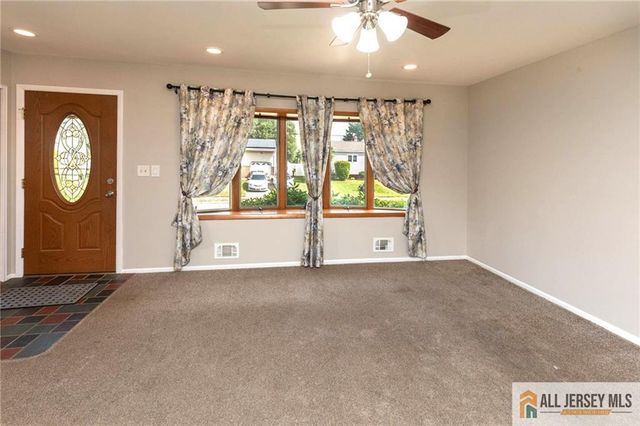 10 Eardley Road, Edison, NJ 08817
