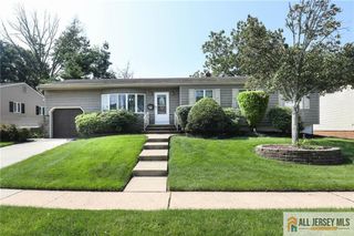 10 Eardley Road, Edison, NJ 08817