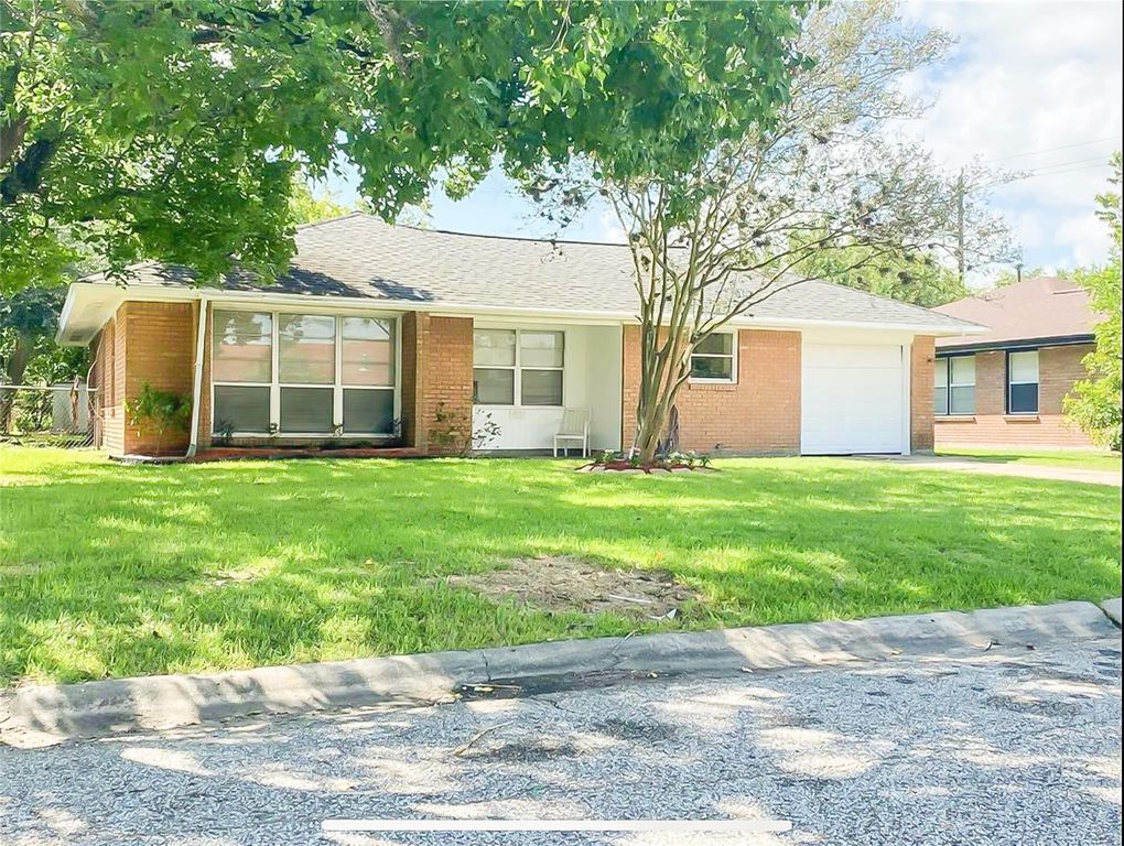 717 Grantham Road, Baytown, TX 77521