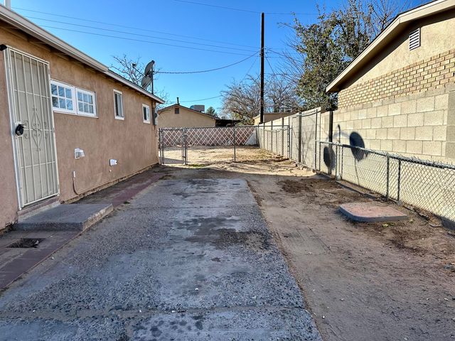 1601 54th Street NW, Albuquerque, NM 87105