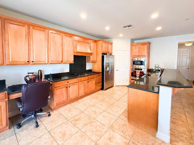 2372 Shadow Berry Dr, Manteca, CA 95336