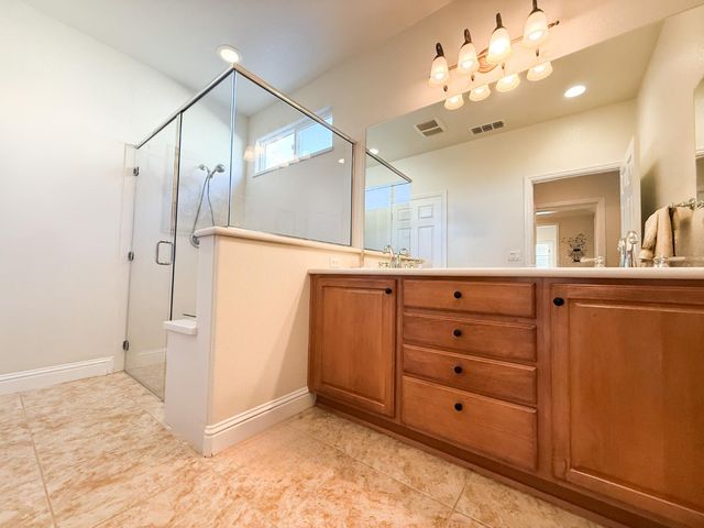 2372 Shadow Berry Dr, Manteca, CA 95336