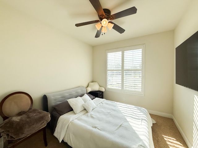 2372 Shadow Berry Dr, Manteca, CA 95336