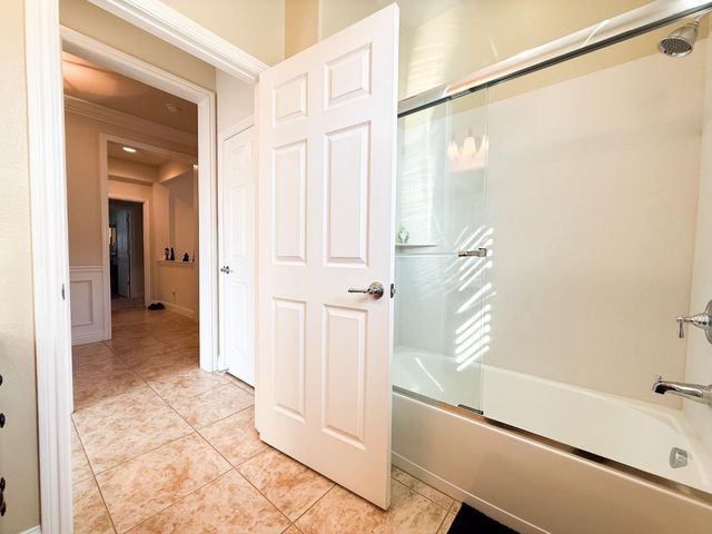 2372 Shadow Berry Dr, Manteca, CA 95336