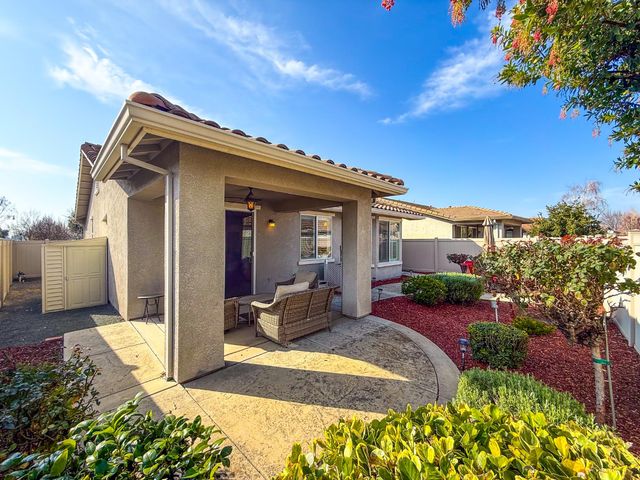 2372 Shadow Berry Dr, Manteca, CA 95336