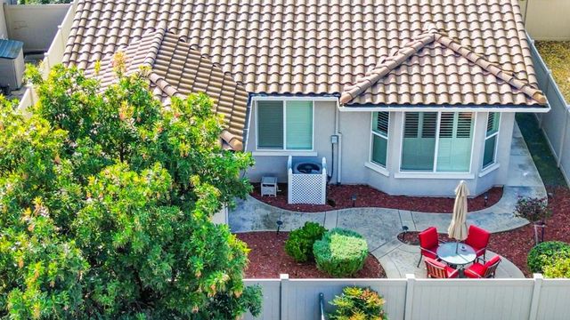 2372 Shadow Berry Dr, Manteca, CA 95336