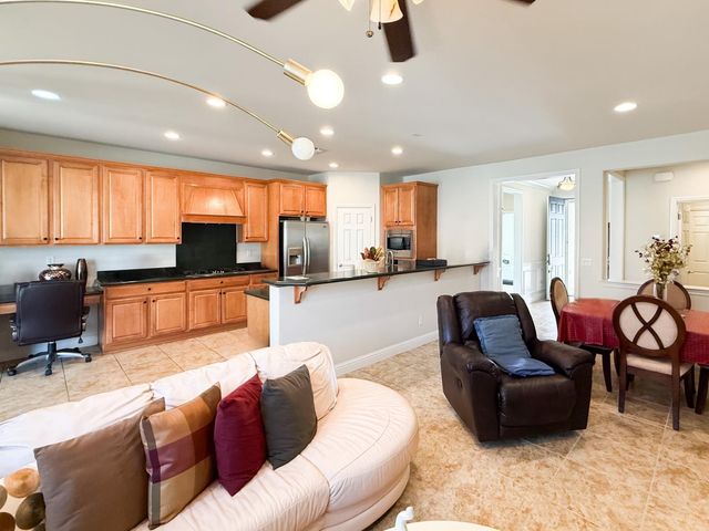 2372 Shadow Berry Dr, Manteca, CA 95336