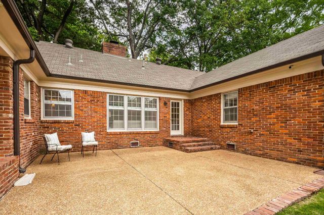5489 N SUGGS DR, Memphis, TN 38120