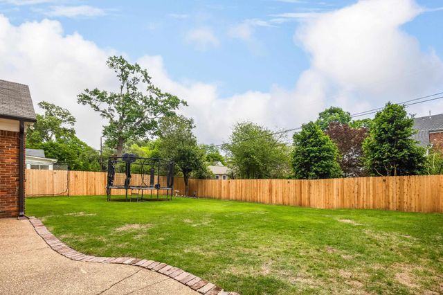 5489 N SUGGS DR, Memphis, TN 38120