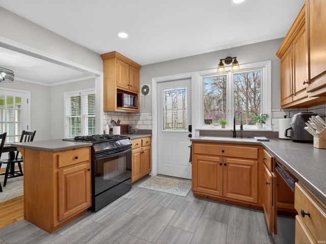 4222 Hazelhurst Drive, Fort Wayne, IN 46804