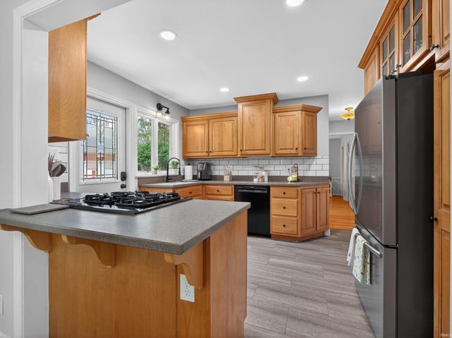 4222 Hazelhurst Drive, Fort Wayne, IN 46804