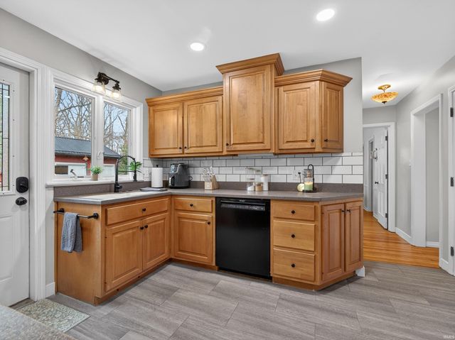 4222 Hazelhurst Drive, Fort Wayne, IN 46804