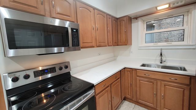 5448 W Agatite Avenue, Chicago, IL 60630