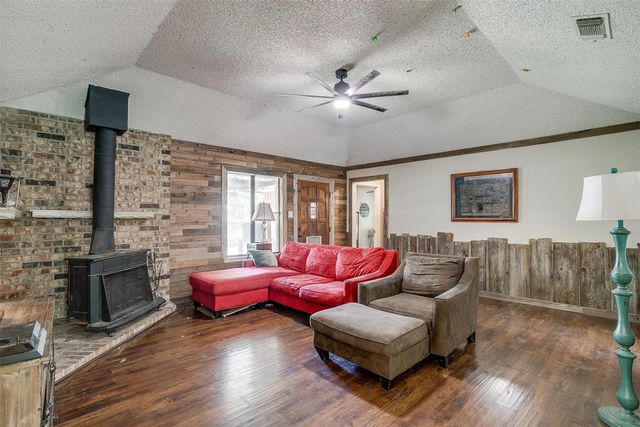 1312 Robyn Road, Azle, TX 76020