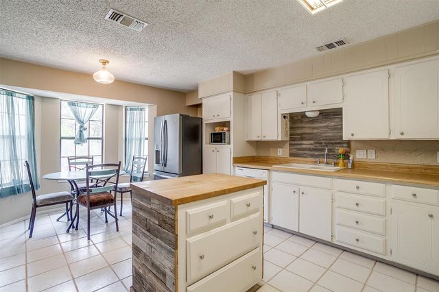1312 Robyn Road, Azle, TX 76020