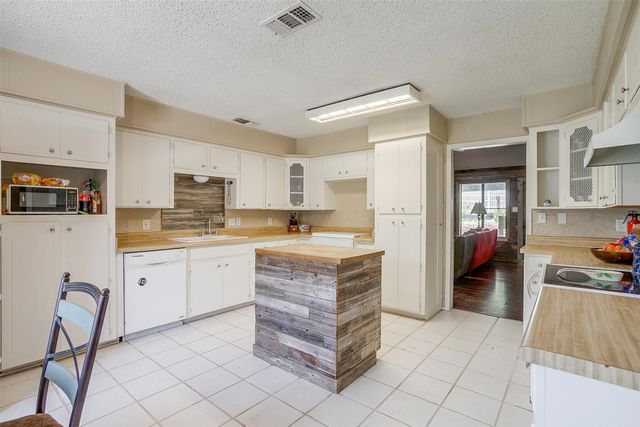 1312 Robyn Road, Azle, TX 76020