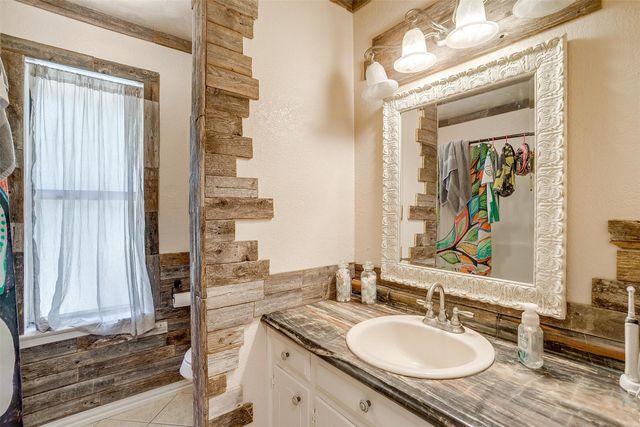 1312 Robyn Road, Azle, TX 76020