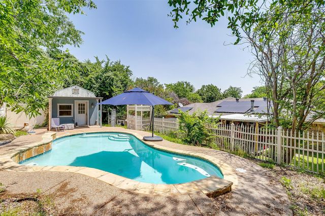 1312 Robyn Road, Azle, TX 76020