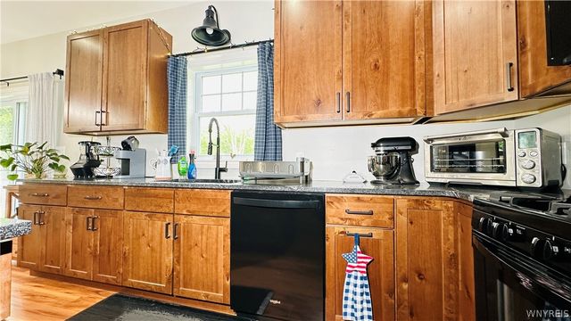 880 Upper Mountain Road, Lewiston, NY 14092