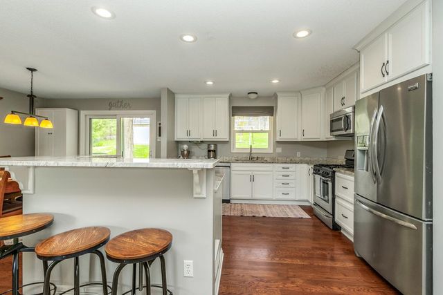 2220 Bossard Drive, Roseville, MN 55113