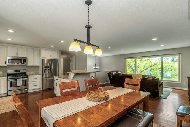 2220 Bossard Drive, Roseville, MN 55113