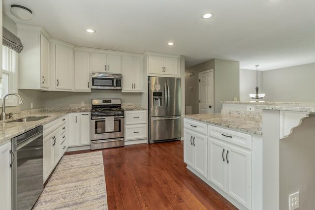 2220 Bossard Drive, Roseville, MN 55113