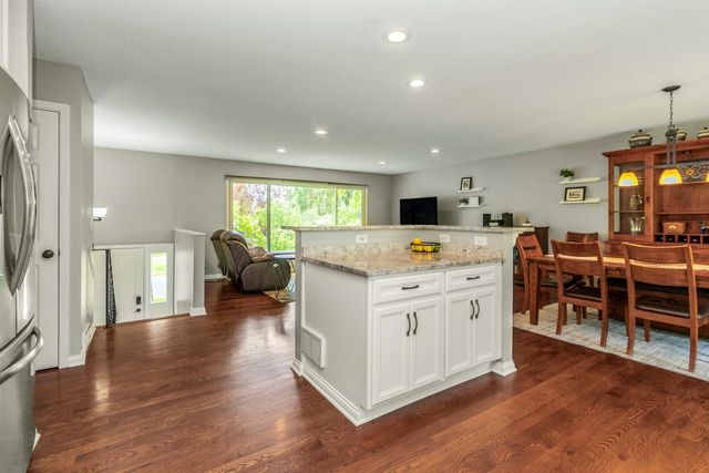 2220 Bossard Drive, Roseville, MN 55113