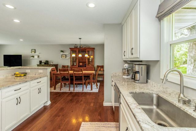 2220 Bossard Drive, Roseville, MN 55113