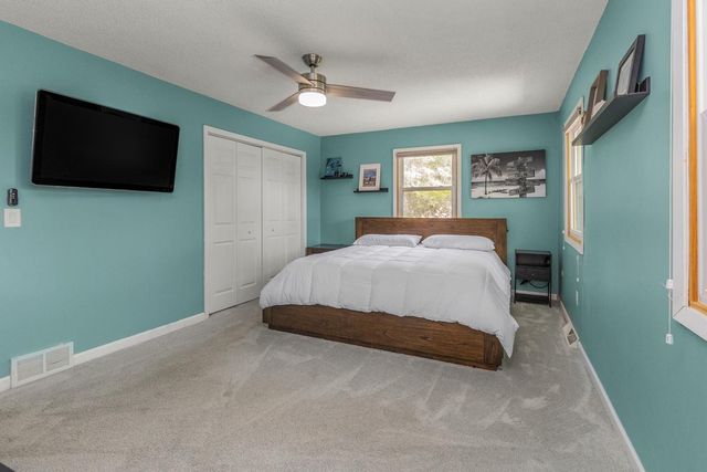 2220 Bossard Drive, Roseville, MN 55113