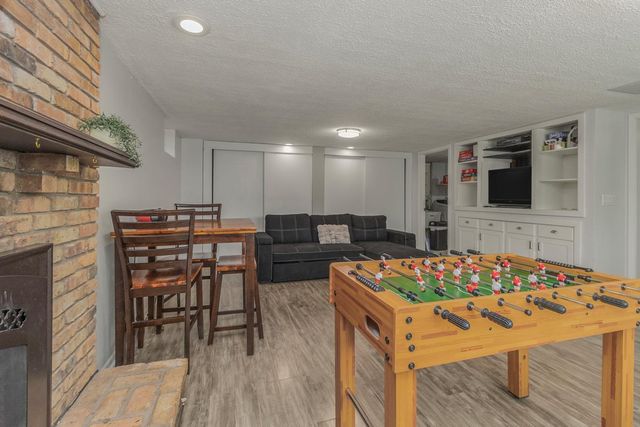 2220 Bossard Drive, Roseville, MN 55113