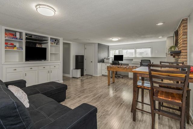 2220 Bossard Drive, Roseville, MN 55113
